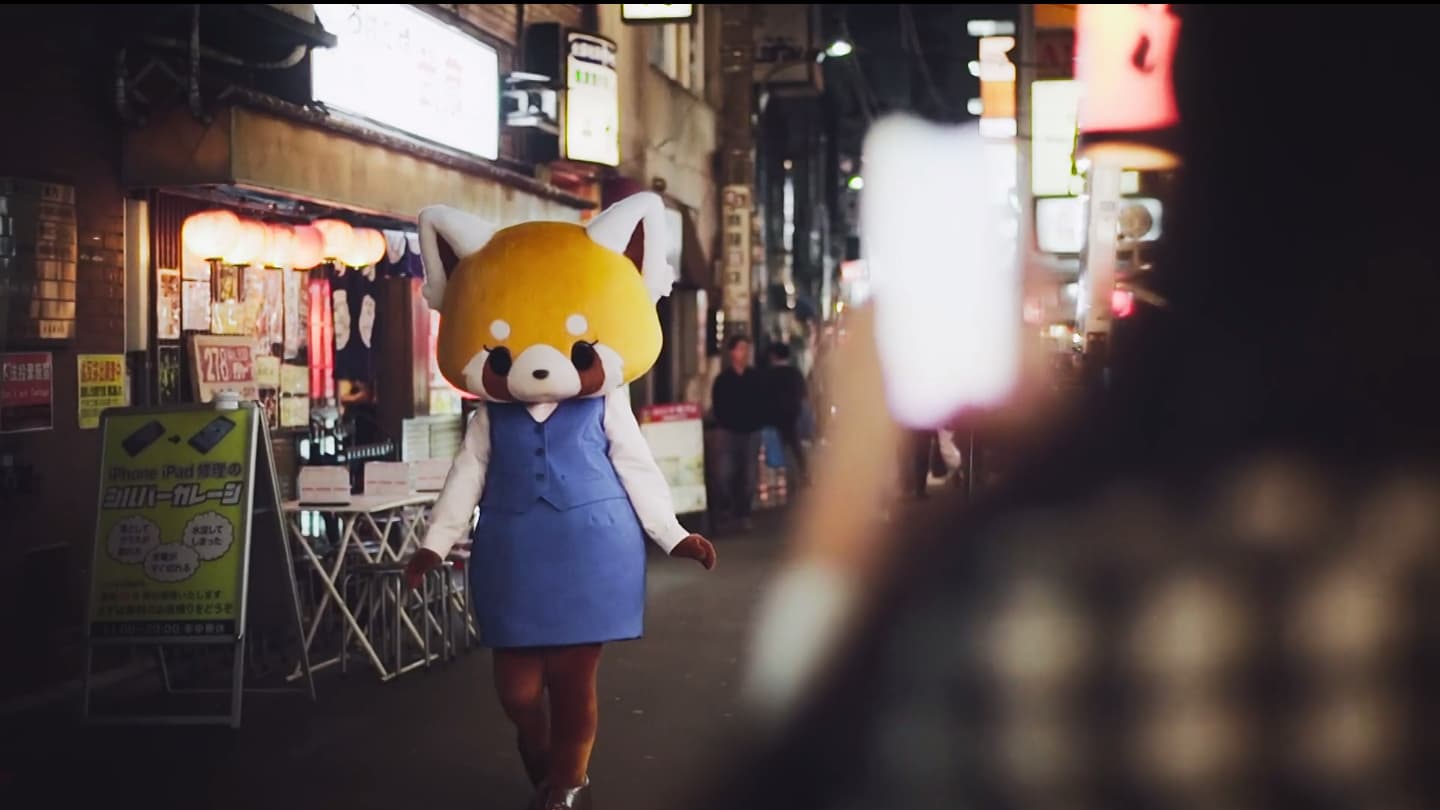 mascotte retsuko per le strade di tokyo